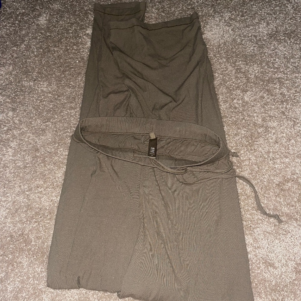 NWOT Skims Ribbed Lounge Pants Size small